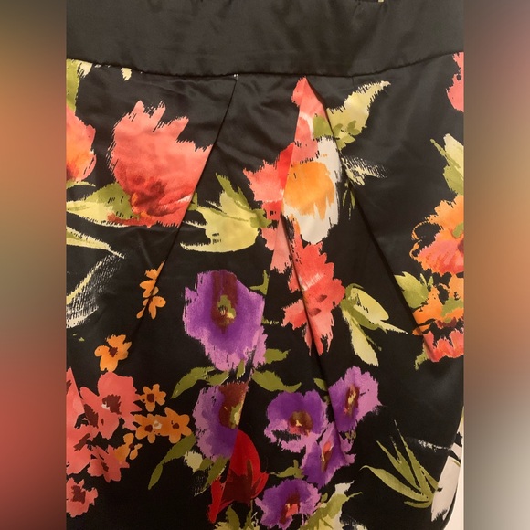 Forever 21 Women’s floral patterned dress size Large. Zipper down back-middle. - Picture 4 of 5